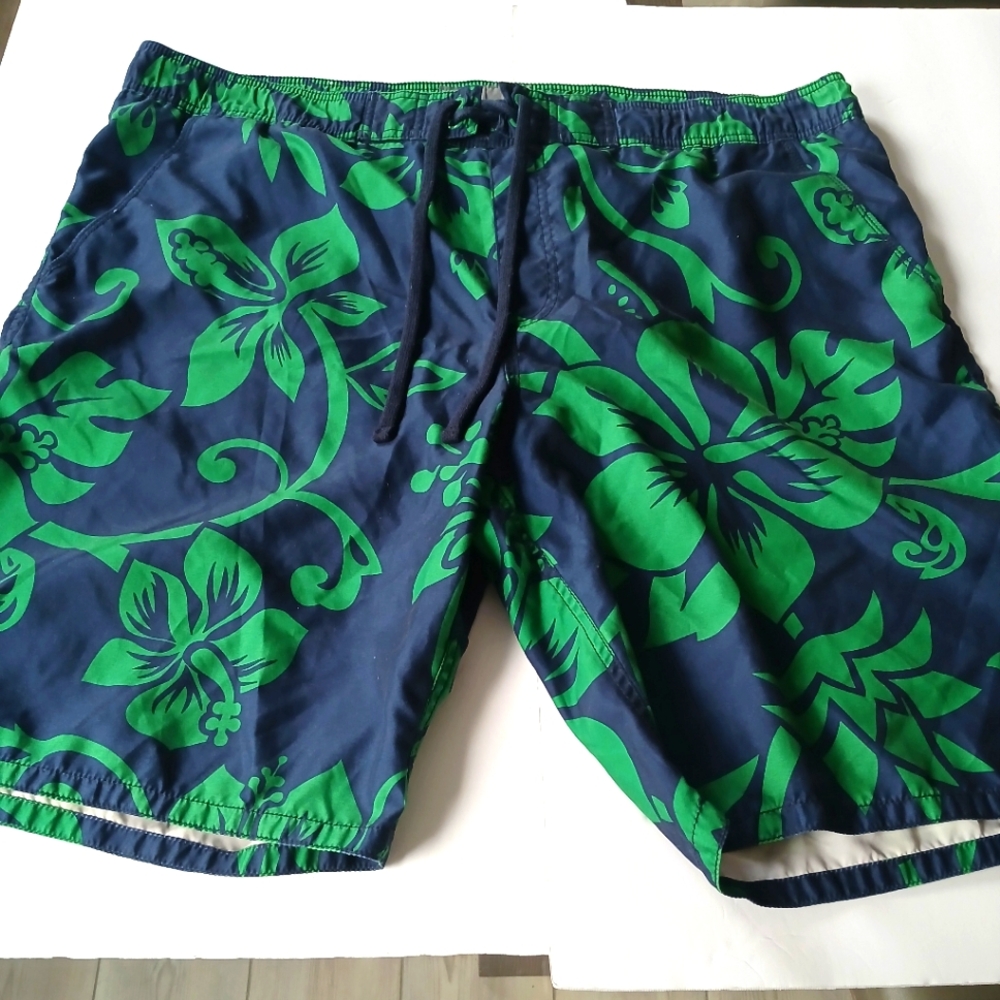 Old Navy Hawaiian draw strings, blue shorts